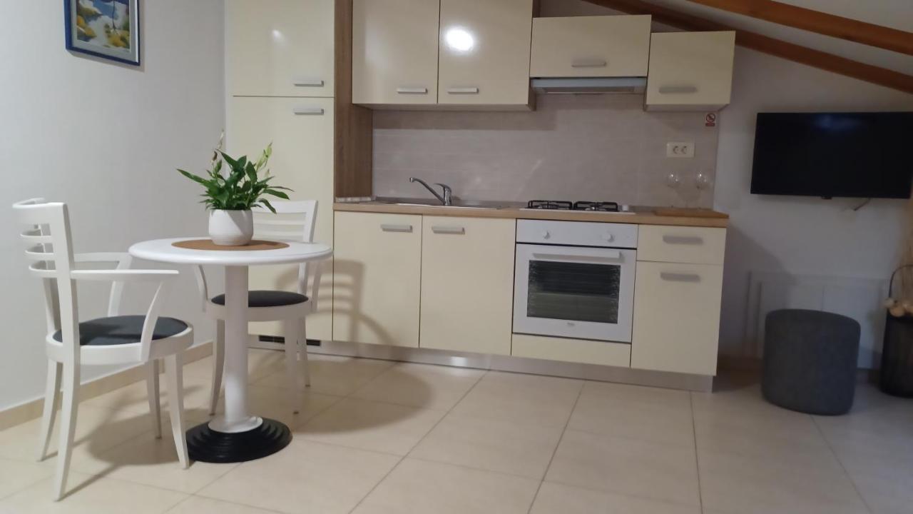 Apartmani Amra Novi Vinodolski Exterior photo