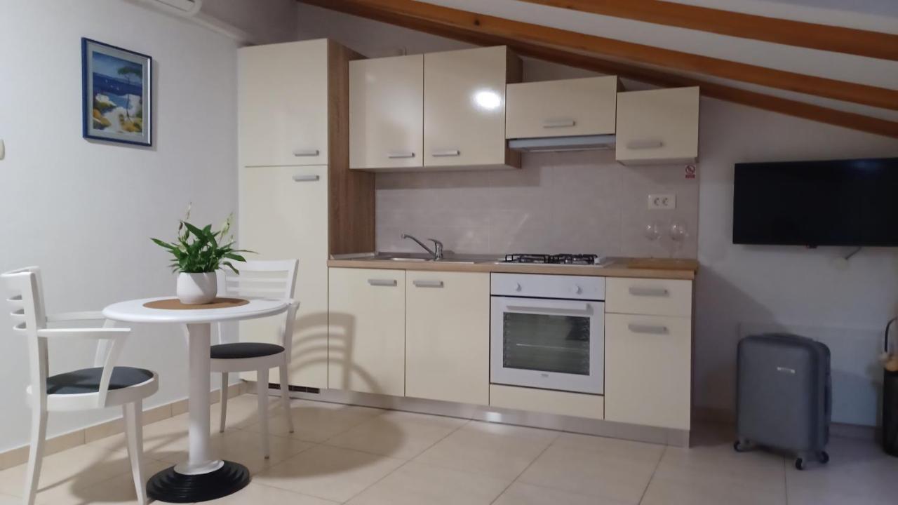 Apartmani Amra Novi Vinodolski Exterior photo